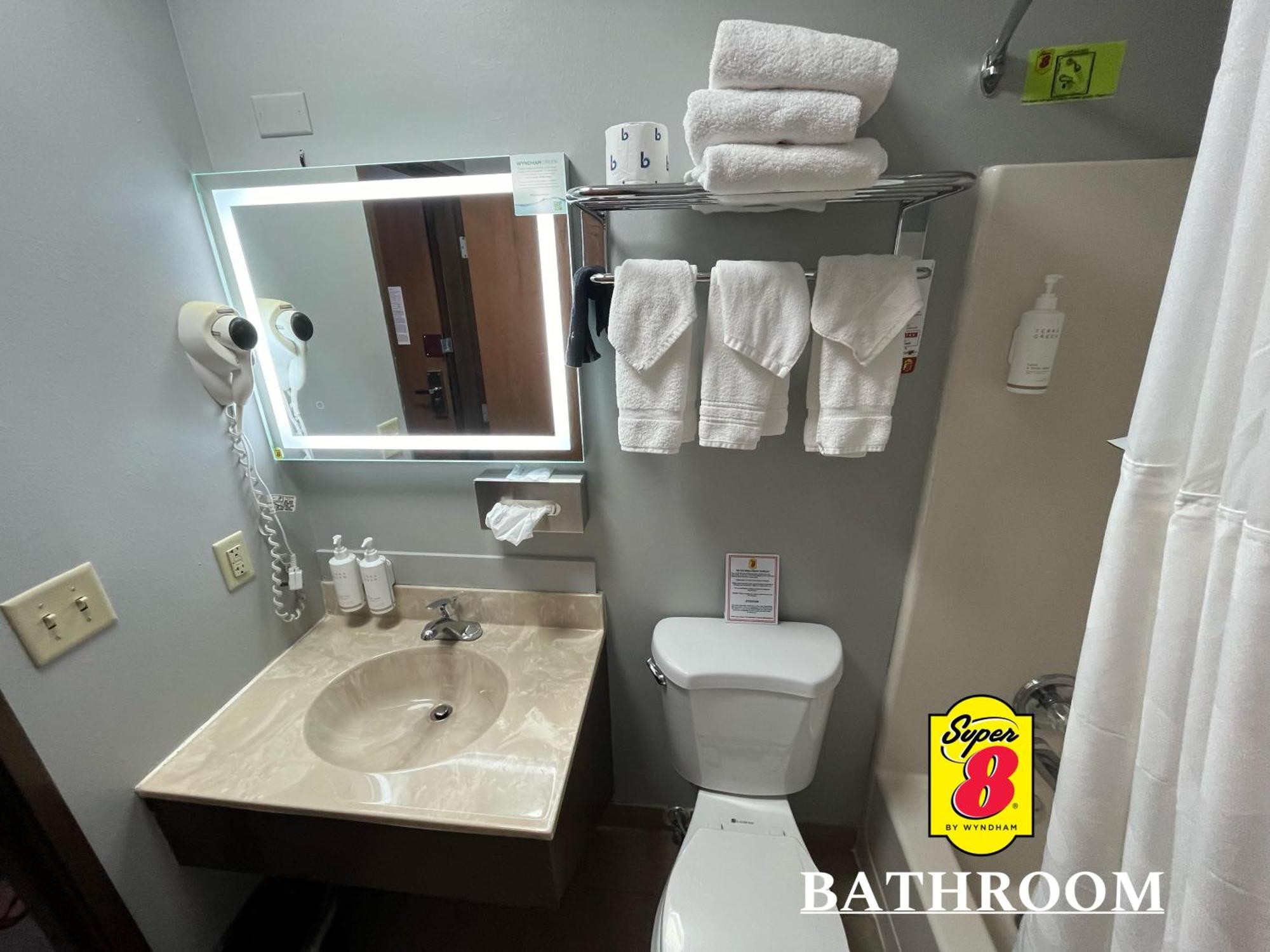 Super 8 By Wyndham Emporia Motel Kültér fotó